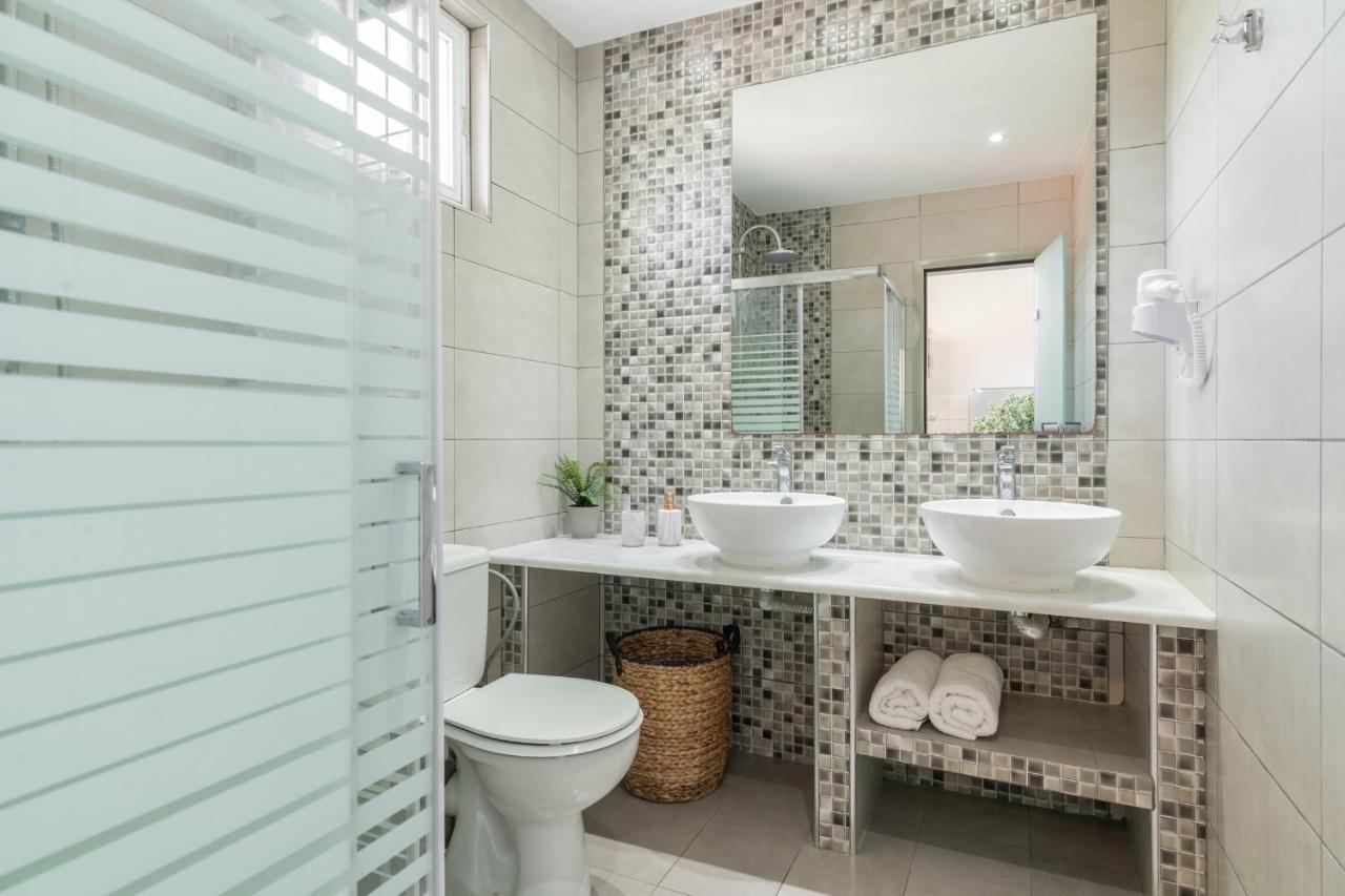 Rivulet Apartments ラガナス エクステリア 写真